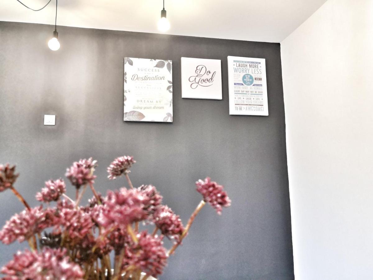 Appartamento 23Loft Kuching Esterno foto